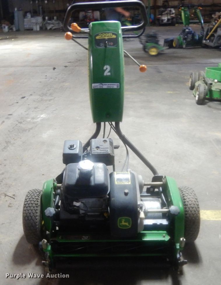 image for item HR9731 John Deere 220B WBGM  greens mower