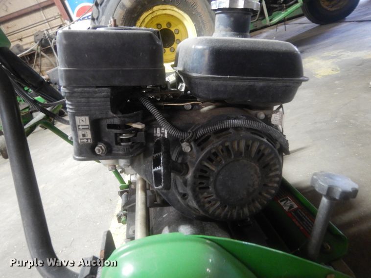 image for item HR9731 John Deere 220B WBGM  greens mower