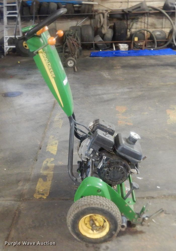 image for item HR9732 John Deere 220B WBGM  greens mower
