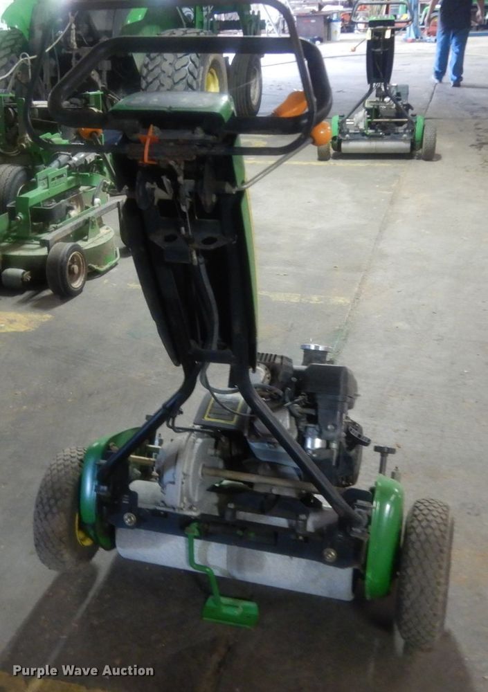 image for item HR9732 John Deere 220B WBGM  greens mower