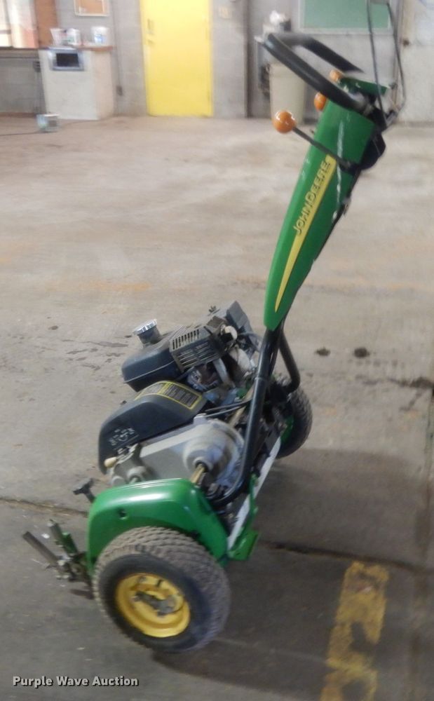 image for item HR9732 John Deere 220B WBGM  greens mower