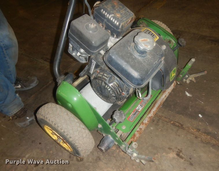 image for item HR9732 John Deere 220B WBGM  greens mower