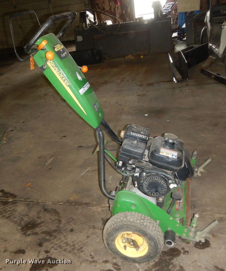 image for item HR9733 John Deere 220B WBGM  greens mower