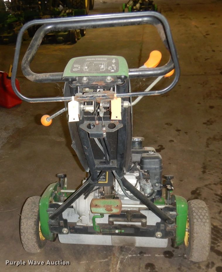 image for item HR9733 John Deere 220B WBGM  greens mower