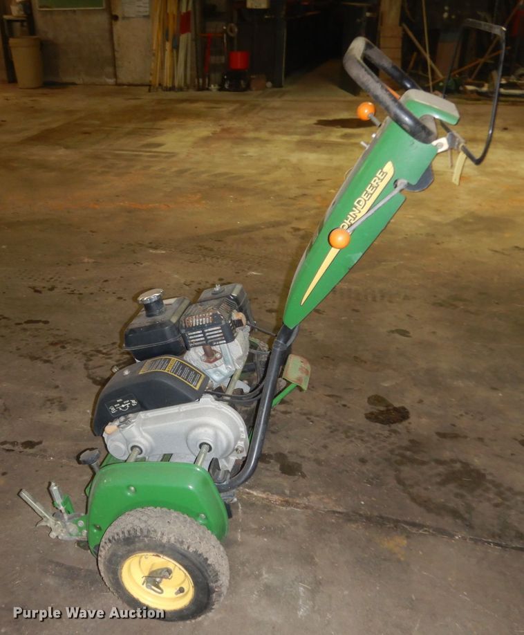 image for item HR9733 John Deere 220B WBGM  greens mower