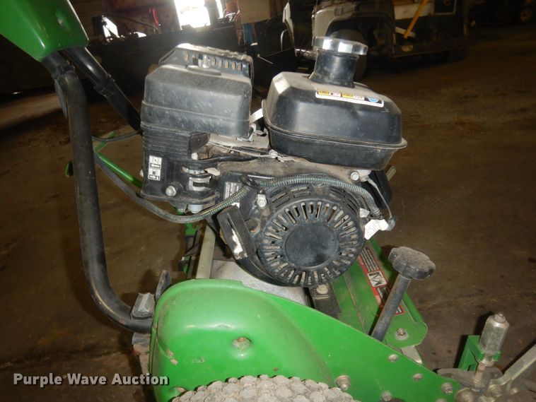 image for item HR9733 John Deere 220B WBGM  greens mower