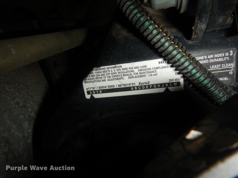 image for item HR9733 John Deere 220B WBGM  greens mower