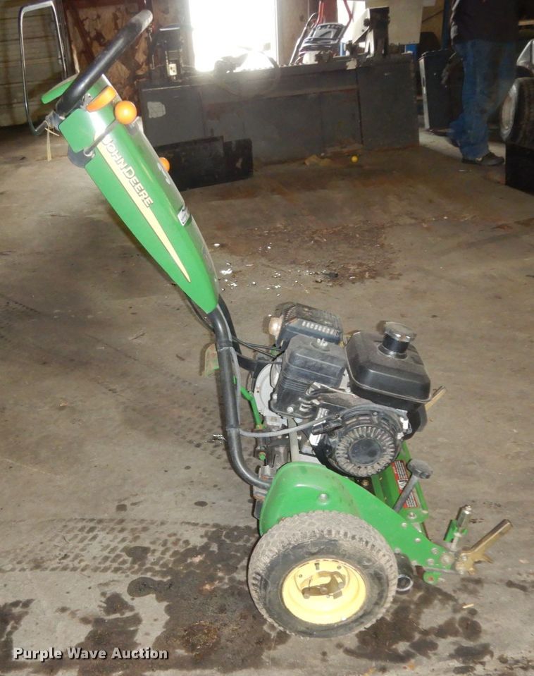 image for item HR9734 John Deere 220B WBGM  greens mower