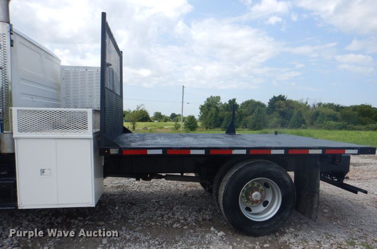 image for item HT9350 2002 Freightliner FL70  flatbed truck