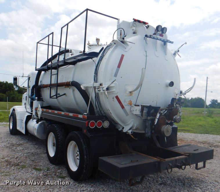 image for item HT9355 1990 Peterbilt 377  vacuum truck