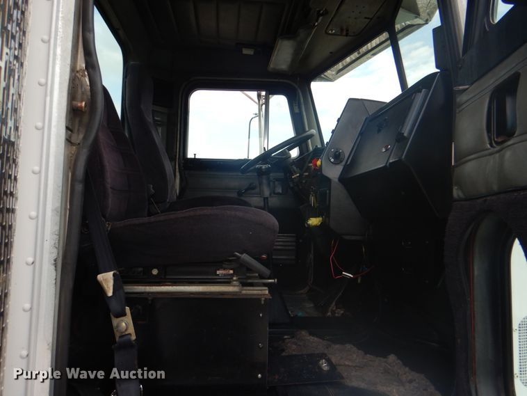 image for item HT9355 1990 Peterbilt 377  vacuum truck