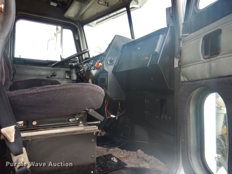 image for item HT9355 1990 Peterbilt 377  vacuum truck