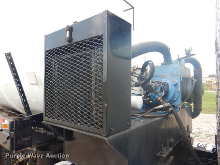 image for item HT9355 1990 Peterbilt 377  vacuum truck