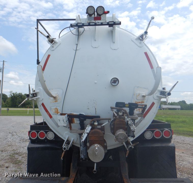 image for item HT9355 1990 Peterbilt 377  vacuum truck