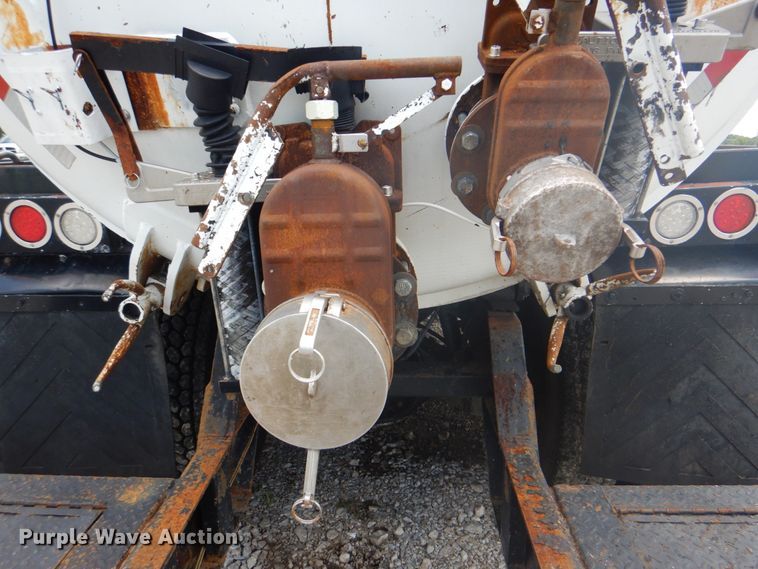 image for item HT9355 1990 Peterbilt 377  vacuum truck