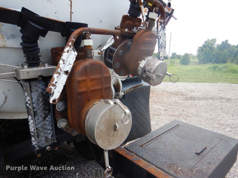 image for item HT9355 1990 Peterbilt 377  vacuum truck