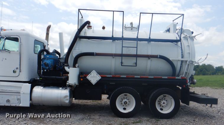 image for item HT9355 1990 Peterbilt 377  vacuum truck