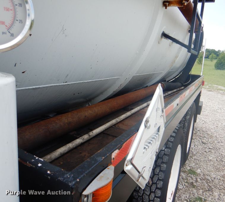 image for item HT9355 1990 Peterbilt 377  vacuum truck