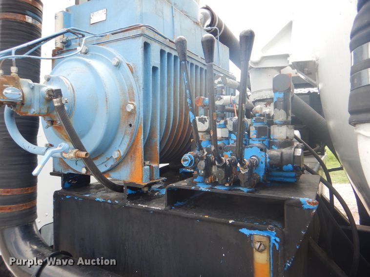 image for item HT9355 1990 Peterbilt 377  vacuum truck