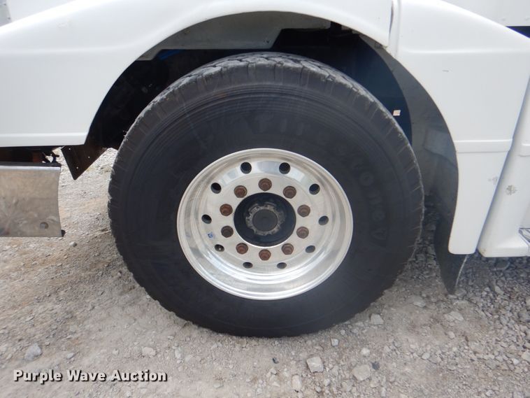 image for item HT9355 1990 Peterbilt 377  vacuum truck