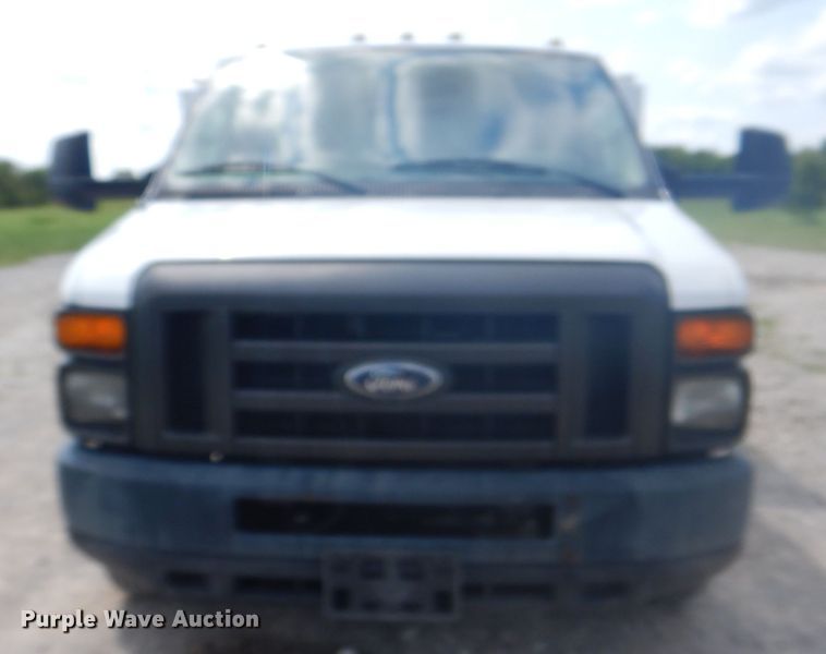 image for item HT9357 2012 Ford E450  utility van with sprayer