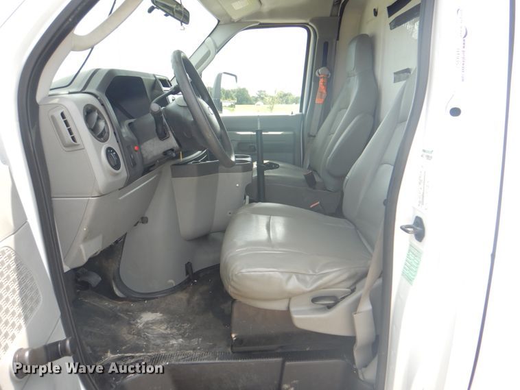image for item HT9357 2012 Ford E450  utility van with sprayer