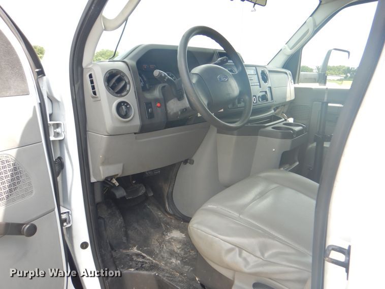 image for item HT9357 2012 Ford E450  utility van with sprayer