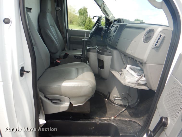 image for item HT9357 2012 Ford E450  utility van with sprayer