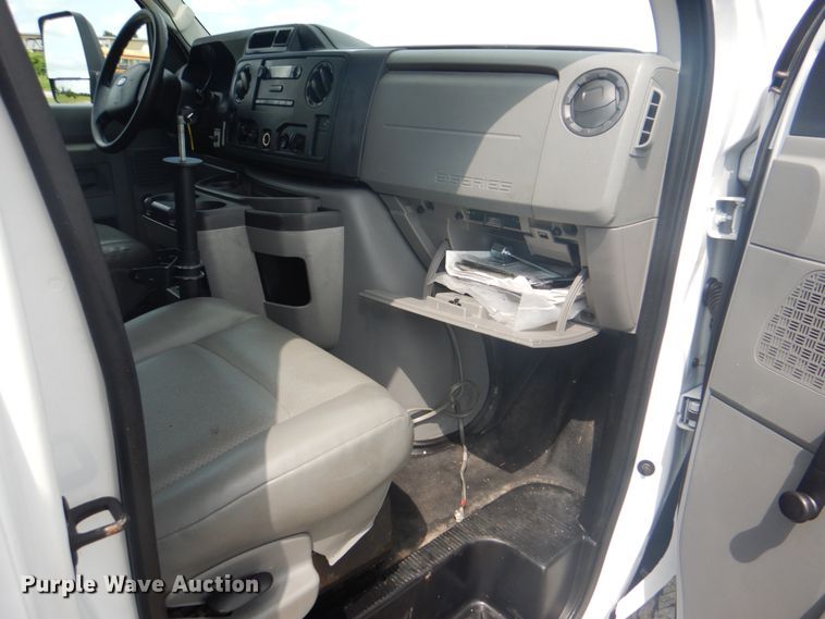 image for item HT9357 2012 Ford E450  utility van with sprayer