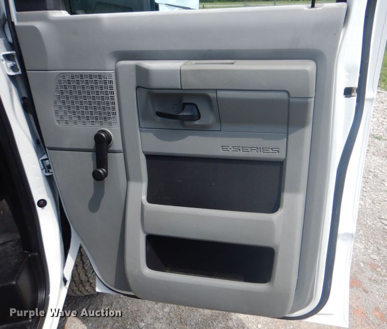 image for item HT9357 2012 Ford E450  utility van with sprayer