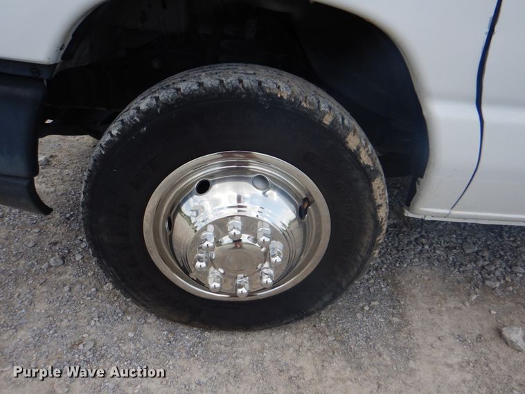 image for item HT9357 2012 Ford E450  utility van with sprayer