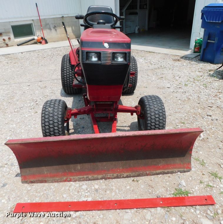 image for item HX9437 1991 Toro Wheel Horse 520H  lawn tractor