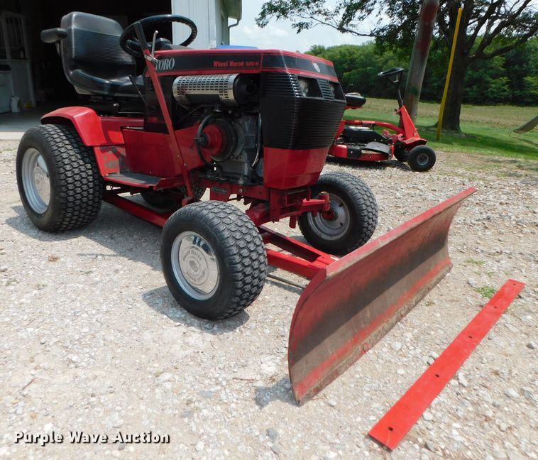 image for item HX9437 1991 Toro Wheel Horse 520H  lawn tractor