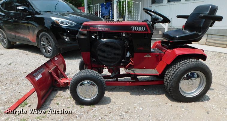 image for item HX9437 1991 Toro Wheel Horse 520H  lawn tractor