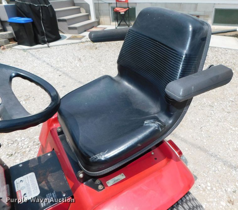 image for item HX9437 1991 Toro Wheel Horse 520H  lawn tractor