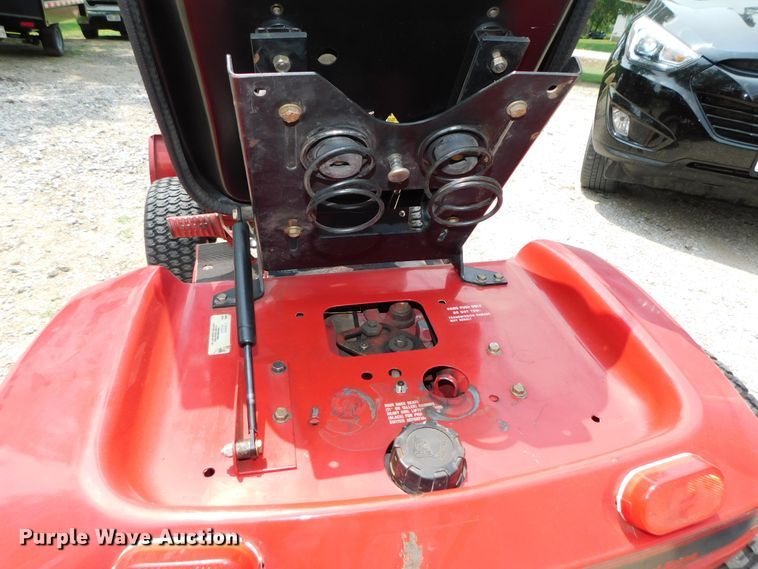 image for item HX9437 1991 Toro Wheel Horse 520H  lawn tractor