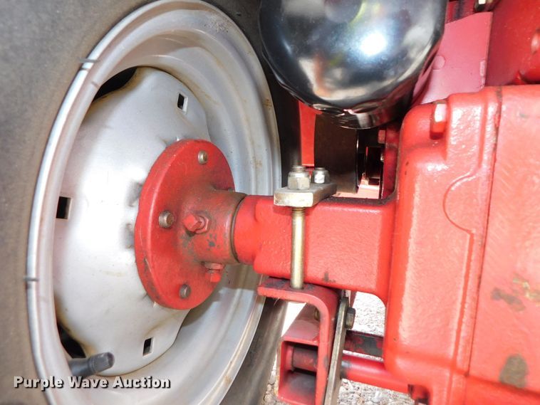 image for item HX9437 1991 Toro Wheel Horse 520H  lawn tractor