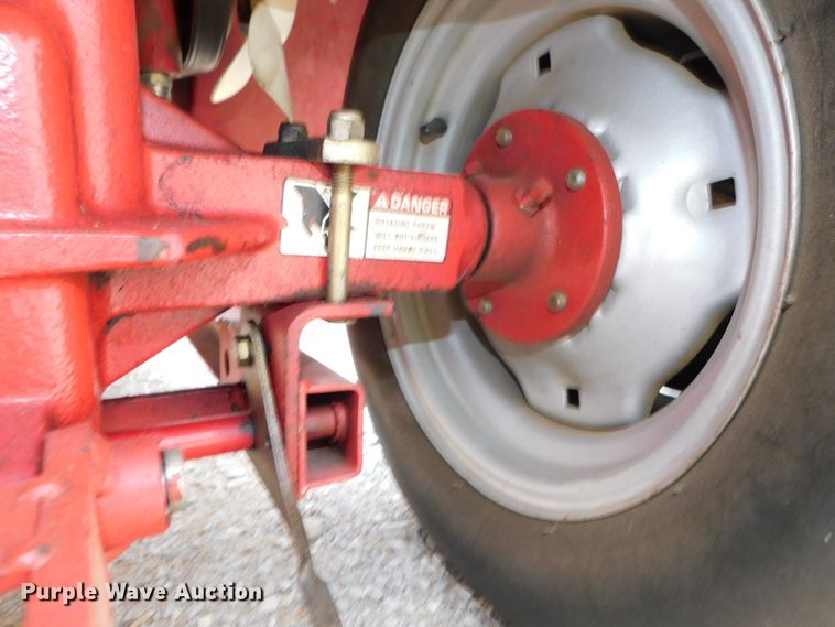 image for item HX9437 1991 Toro Wheel Horse 520H  lawn tractor