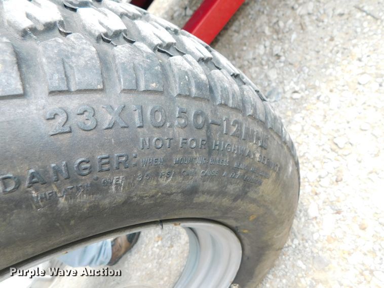 image for item HX9437 1991 Toro Wheel Horse 520H  lawn tractor