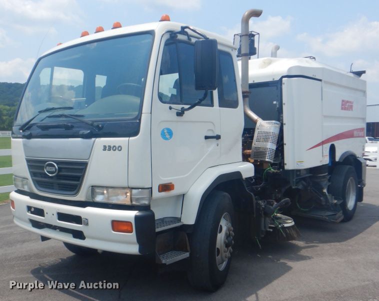 image for item IA9993 2009 Nissan UD3000  street sweeper truck