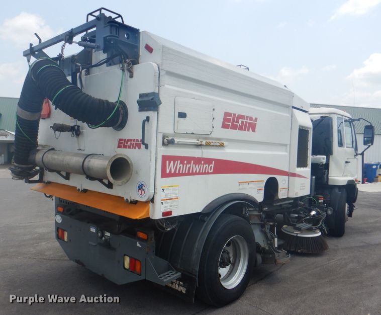 image for item IA9993 2009 Nissan UD3000  street sweeper truck