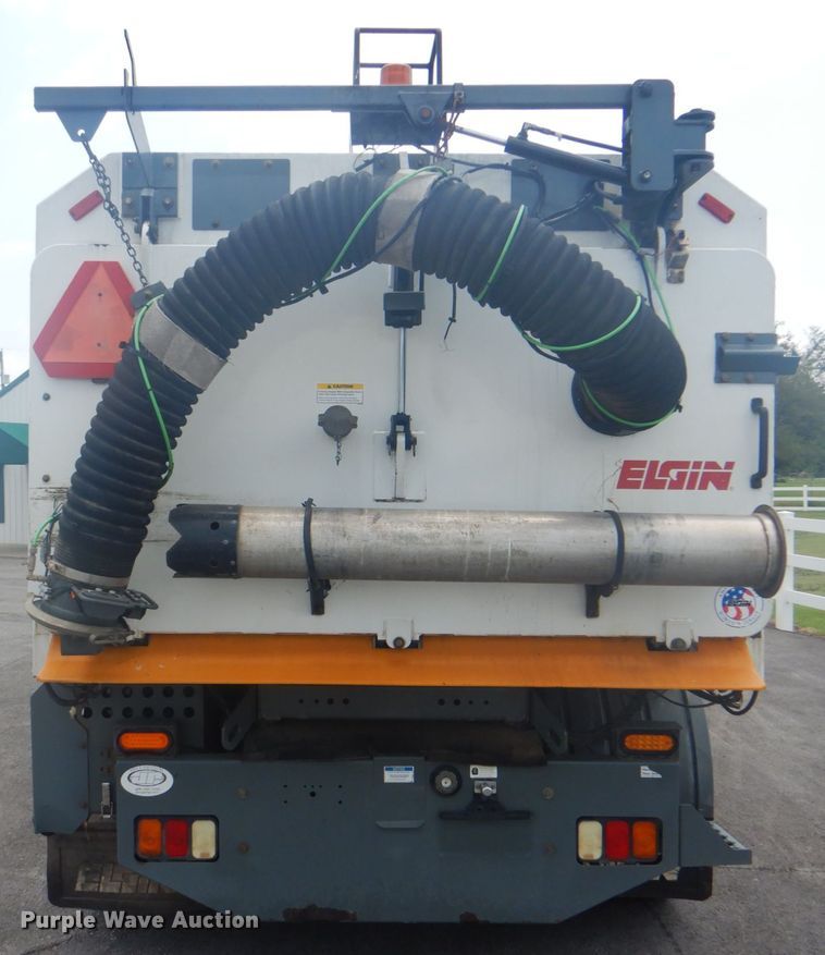 image for item IA9993 2009 Nissan UD3000  street sweeper truck