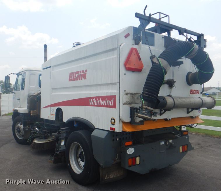 image for item IA9993 2009 Nissan UD3000  street sweeper truck