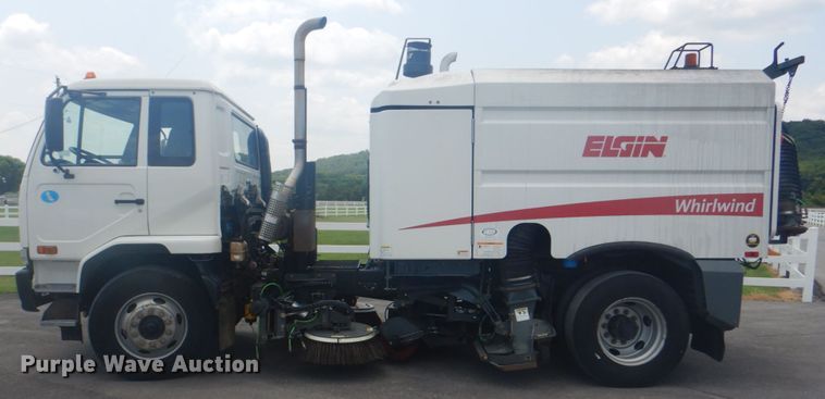 image for item IA9993 2009 Nissan UD3000  street sweeper truck
