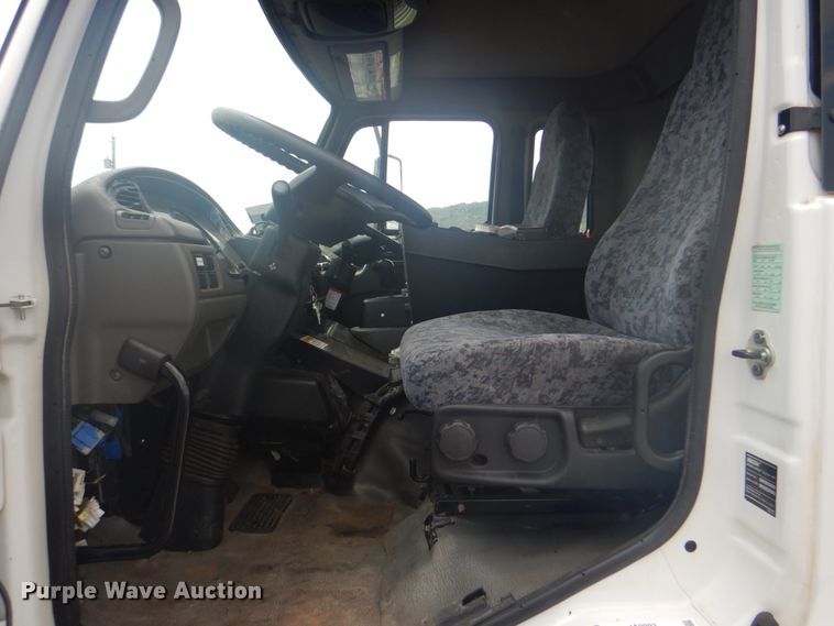 image for item IA9993 2009 Nissan UD3000  street sweeper truck