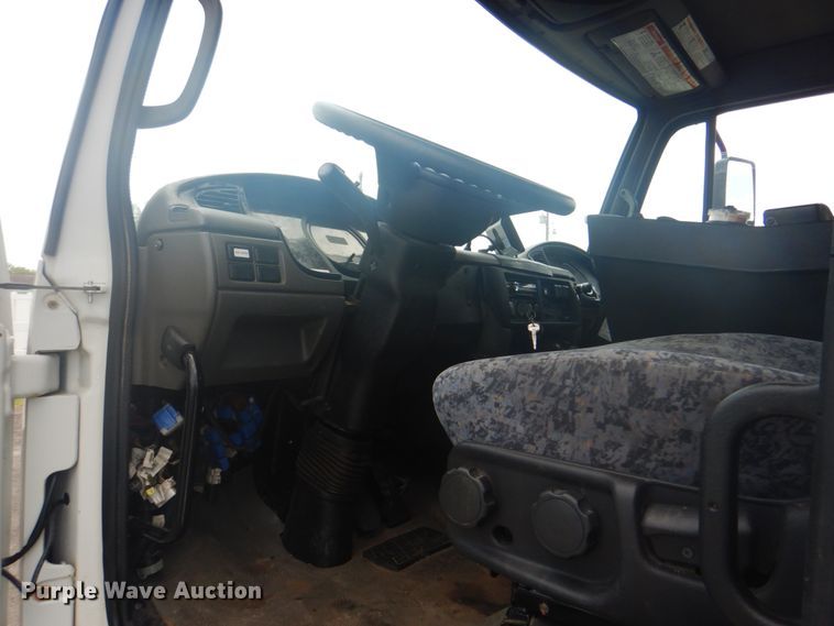 image for item IA9993 2009 Nissan UD3000  street sweeper truck