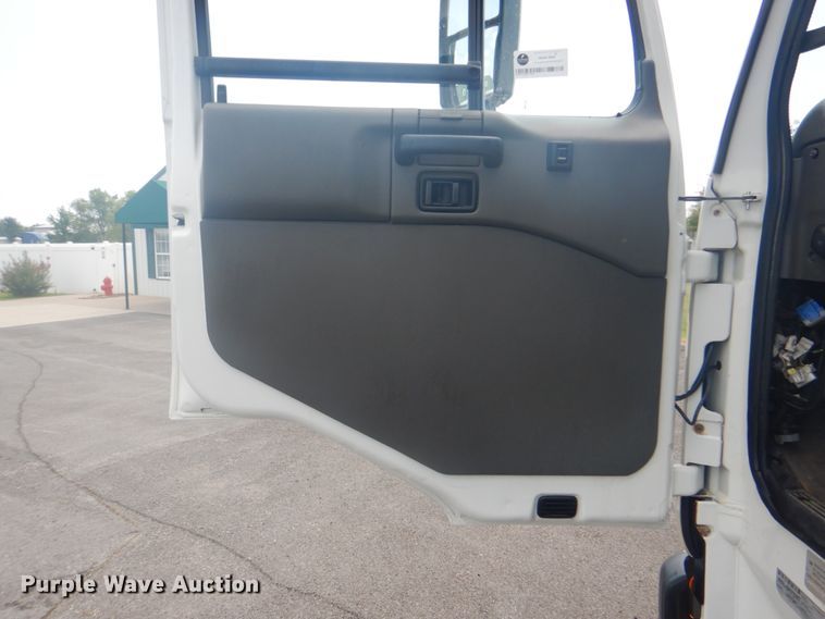 image for item IA9993 2009 Nissan UD3000  street sweeper truck