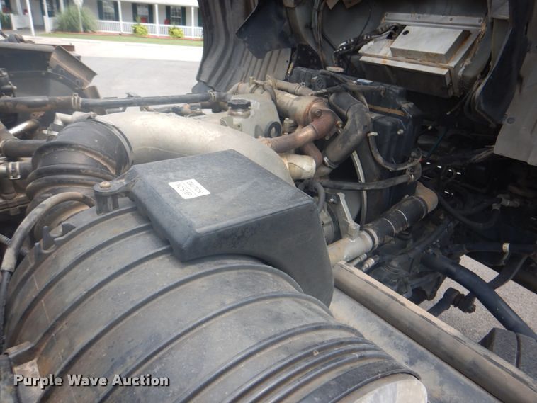 image for item IA9993 2009 Nissan UD3000  street sweeper truck