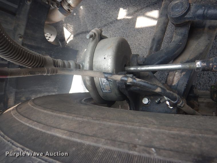 image for item IA9993 2009 Nissan UD3000  street sweeper truck