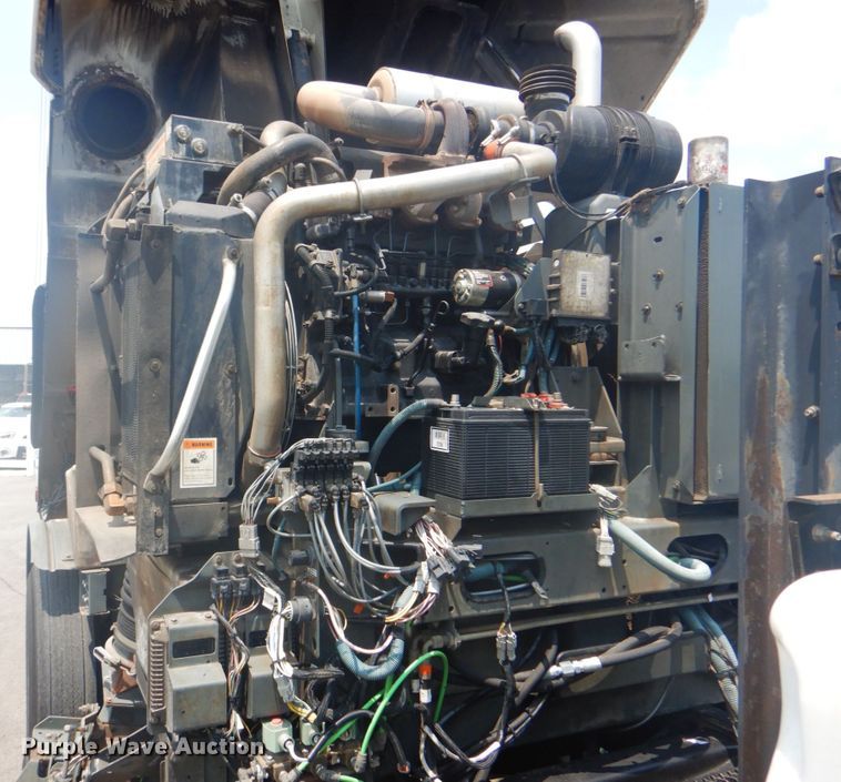 image for item IA9993 2009 Nissan UD3000  street sweeper truck